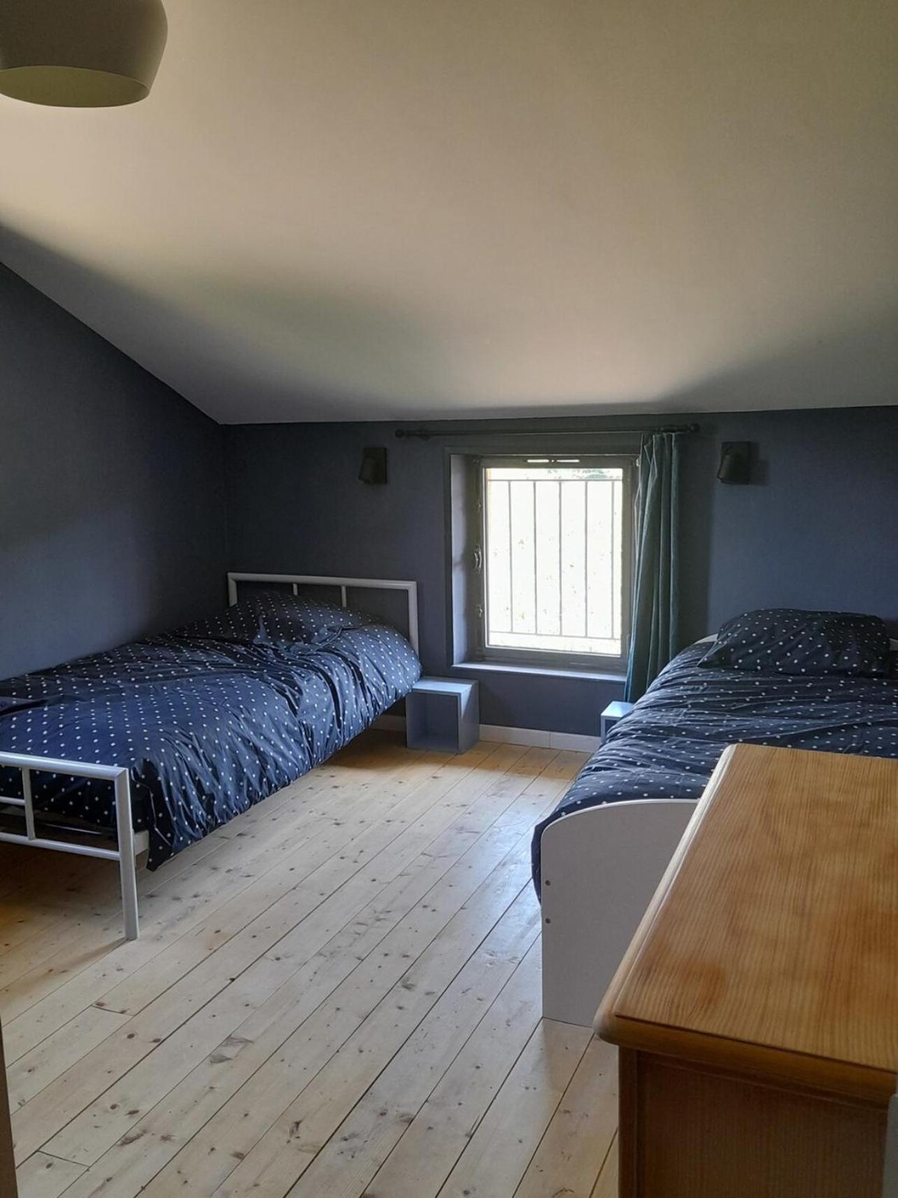 Ferienhaus At The End Of The World -bussires Burgundy