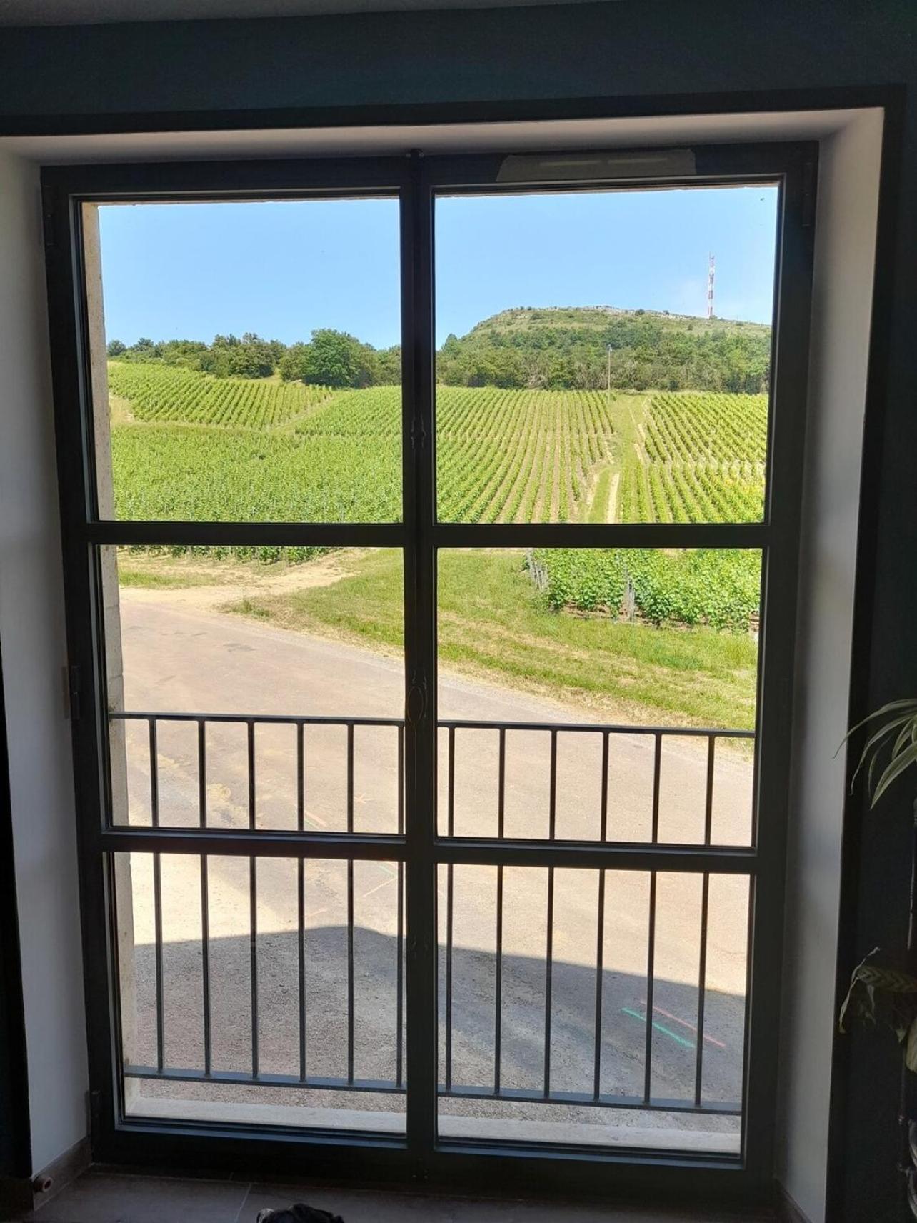At The End Of The World -bussires Burgundy Ferienhaus *